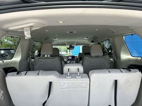 Used 2021 Chrysler Pacifica Limited w/ Uconnect Theater Family Group FWD image 28
