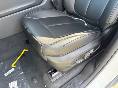 New 2025 Jeep Grand Cherokee L Limited w/ Black Appearance Package image 15