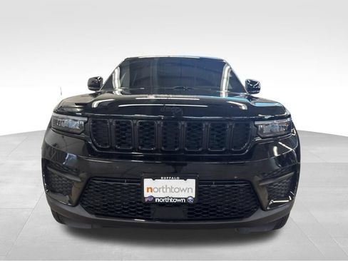 Used 2024 Jeep Grand Cherokee Altitude RWD image 5