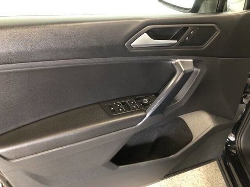 Used 2021 Volkswagen Tiguan SE w/ Panoramic Sunroof Package image 10