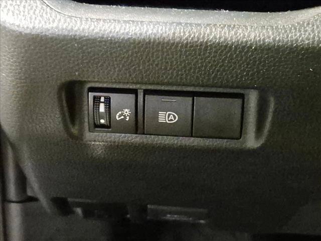 Used 2021 Toyota RAV4 LE FWD image 12