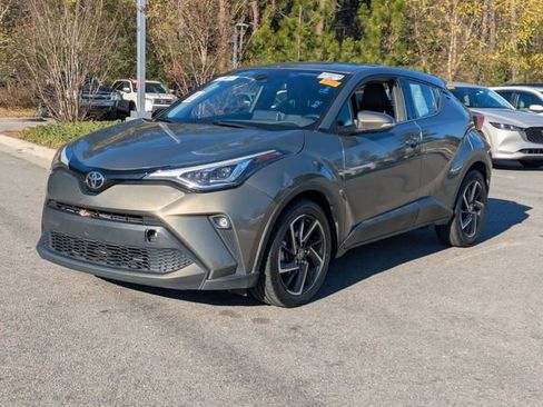 Used 2021 Toyota C-HR XLE image 7