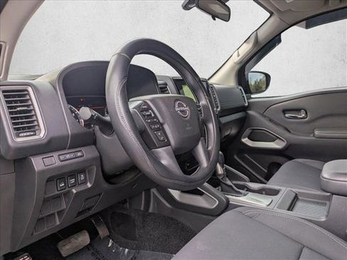 Used 2023 Nissan Frontier SV image 9