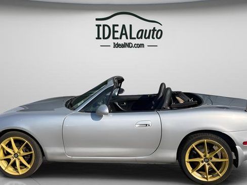 Used 2003 MAZDA MX-5 Miata image 2