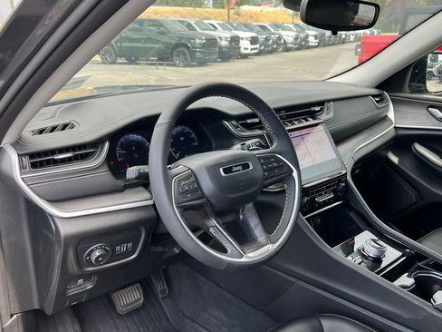 Used 2023 Jeep Grand Cherokee L Limited AWD/4WD image 27