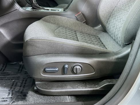 Used 2024 Chevrolet Equinox LT image 18