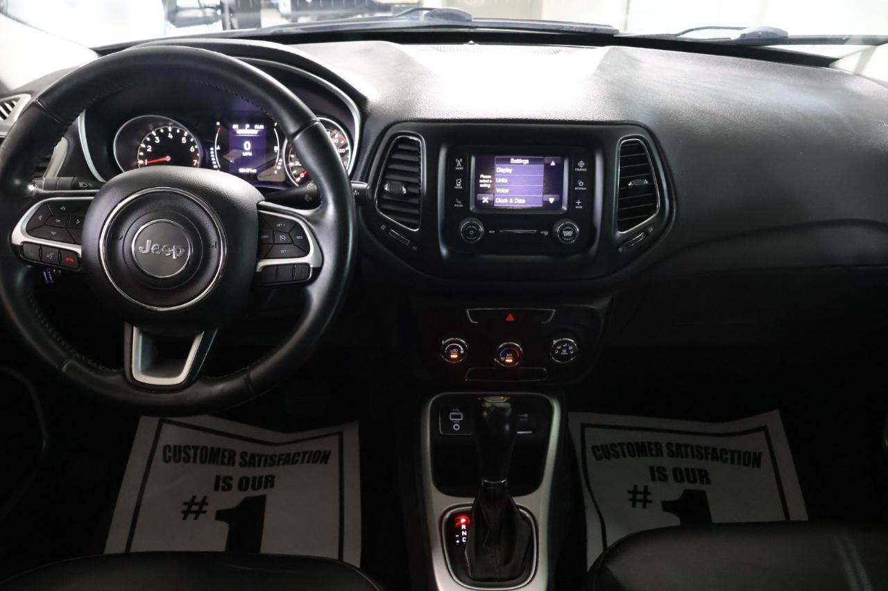 Used 2018 Jeep Compass Latitude FWD image 30