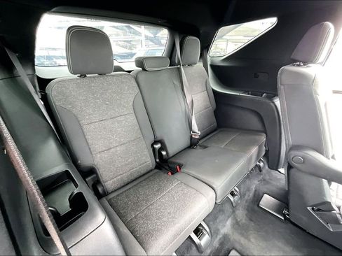 Used 2024 Chevrolet Traverse LT image 38