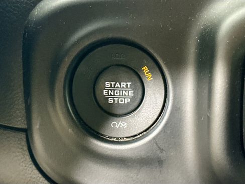 Used 2020 Jeep Wrangler Unlimited Sahara image 17