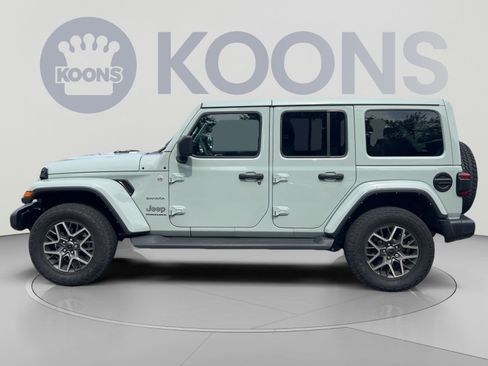 Used 2024 Jeep Wrangler Unlimited Sahara w/ Technology Group AWD/4WD image 2