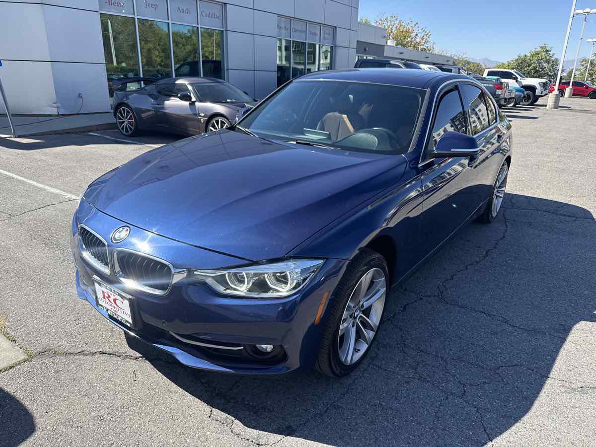 Used 2017 BMW 330i xDrive Sedan AWD/4WD image 2