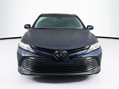 Used 2018 Toyota Camry LE image 2