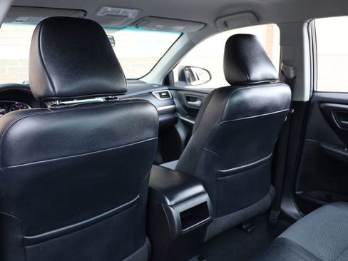 Used 2016 Toyota Camry SE image 17
