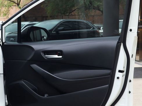 Used 2021 Toyota Corolla LE image 32