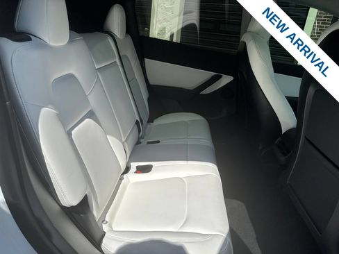 Used 2022 Tesla Model Y Long Range AWD/4WD image 12