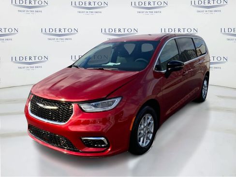 New 2026 Chrysler Pacifica Select image 1