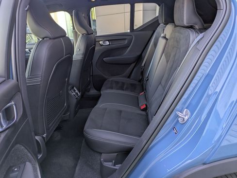 Used 2023 Volvo XC40 Recharge Plus image 27