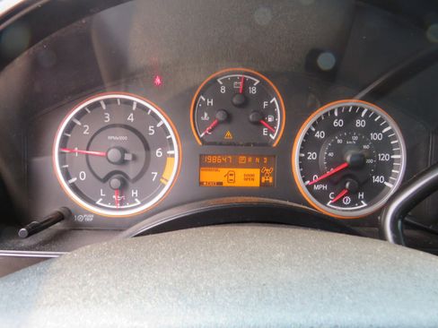 Used 2015 Nissan Titan SV w/ Tow Package image 8