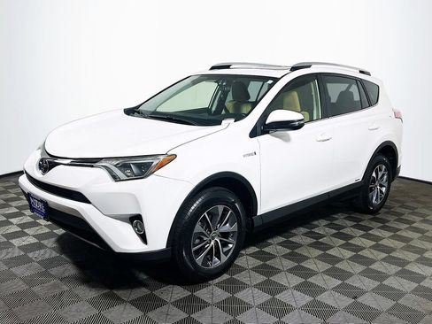 Used 2016 Toyota RAV4 XLE AWD/4WD image 3