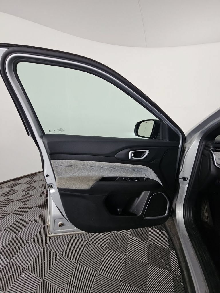 Used 2024 Jeep Compass Latitude AWD/4WD image 25