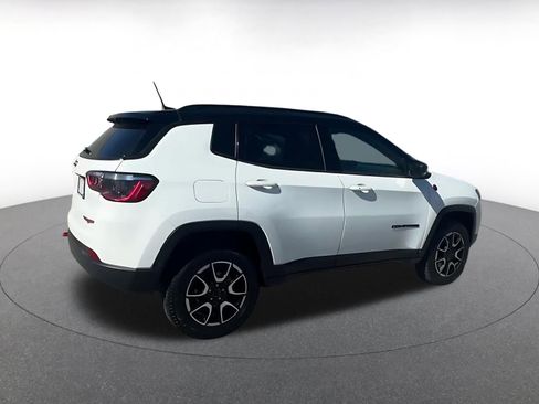Used 2025 Jeep Compass Trailhawk image 14