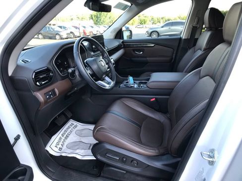 Used 2023 Honda Pilot Elite image 4