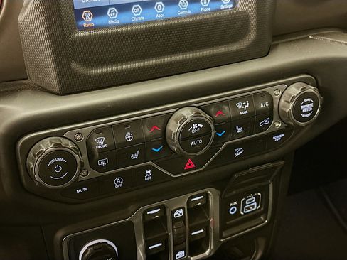 Used 2018 Jeep Wrangler Unlimited Sport S image 23