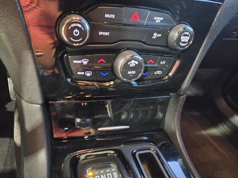 Used 2019 Chrysler 300 S image 20