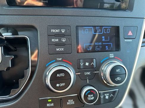 Used 2017 Toyota Sienna XLE w/ XLE Navigation Package AWD/4WD image 21