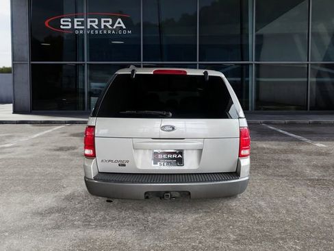 Used 2003 Ford Explorer XLT image 3