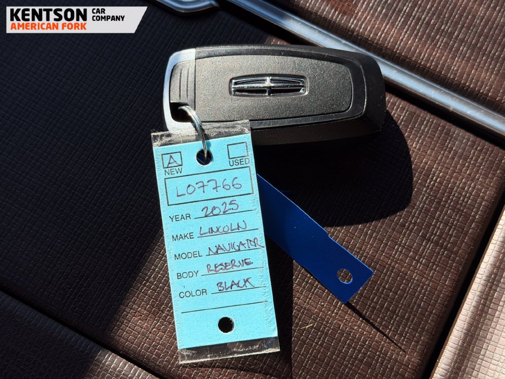 Used 2025 Lincoln Navigator Reserve AWD/4WD image 39