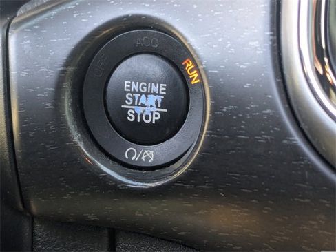 Used 2018 Jeep Grand Cherokee Altitude image 30