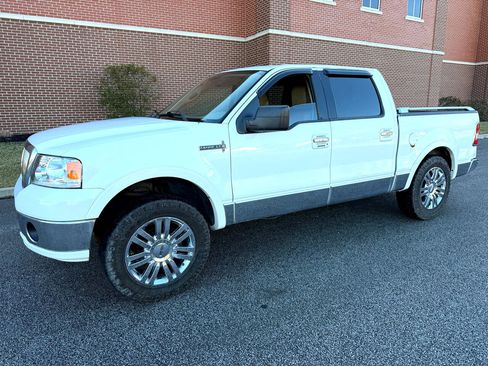 Used 2007 Lincoln Mark LT 4x4 image 3