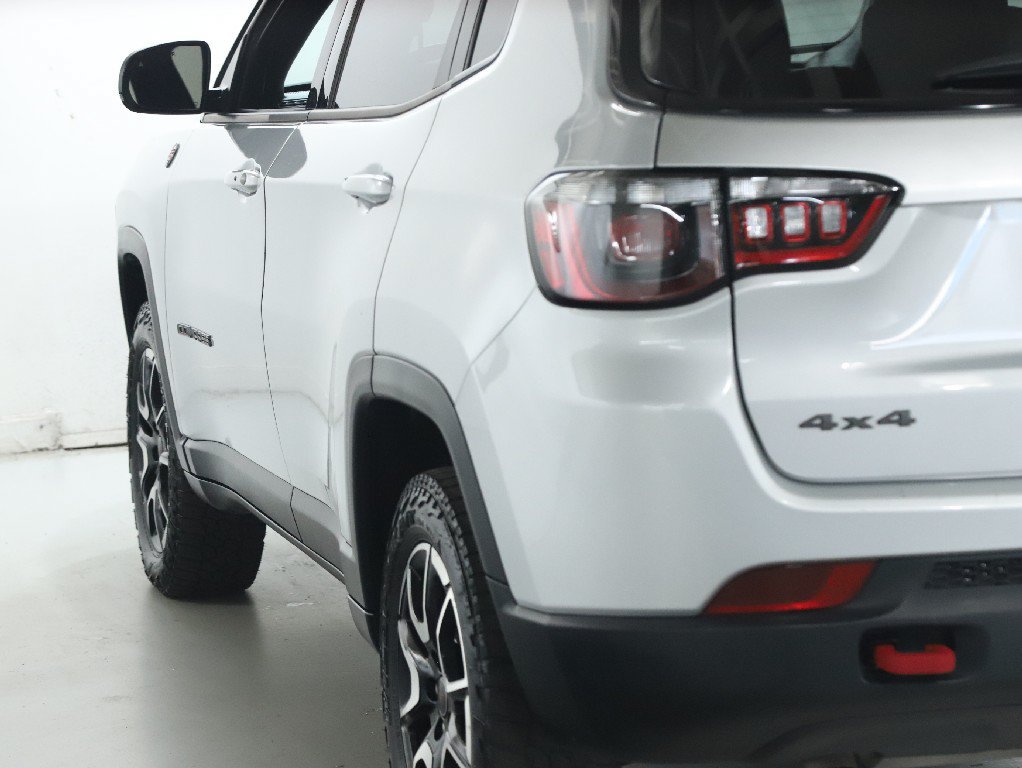 Used 2025 Jeep Compass Trailhawk AWD/4WD image 40