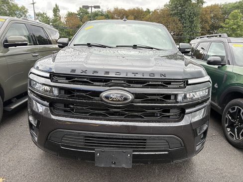 Used 2024 Ford Expedition Max Limited AWD/4WD image 3