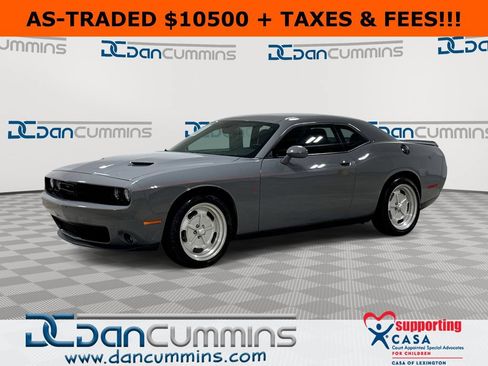 Used 2019 Dodge Challenger SXT w/ Blacktop Package RWD image 1