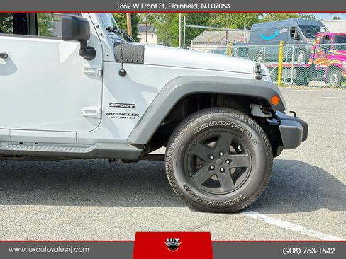 Used 2015 Jeep Wrangler Unlimited Sport w/ Quick Order Package 24S AWD/4WD image 10