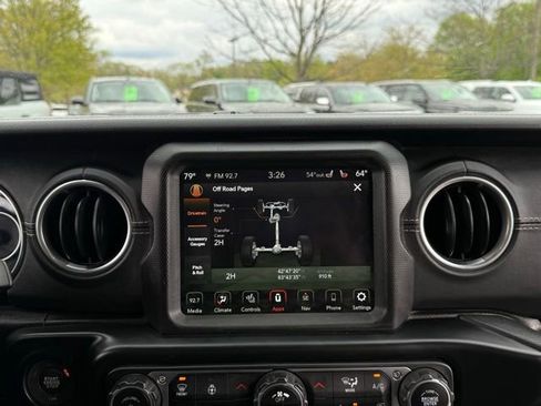 Used 2021 Jeep Wrangler Unlimited Sahara w/ Uconnect 4C Nav & Sound Group AWD/4WD image 29