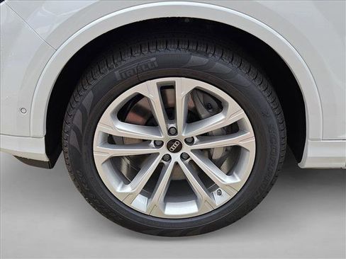 Certified 2025 Audi Q7 3.0T Premium Plus image 10