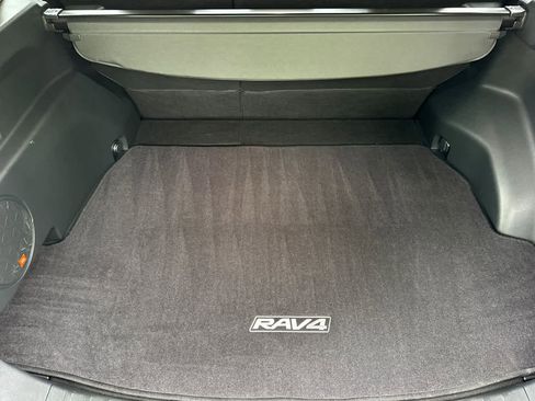 Used 2019 Toyota RAV4 Limited AWD/4WD image 15