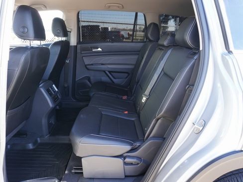 Used 2023 Volkswagen Atlas SE image 18