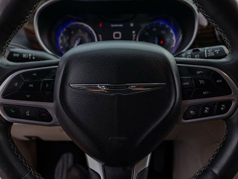 Used 2023 Chrysler Pacifica Limited image 24