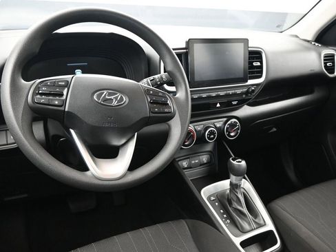 Certified 2025 Hyundai Venue SE image 21