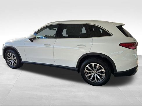 Used 2024 Mercedes-Benz GLC 300 4MATIC image 3