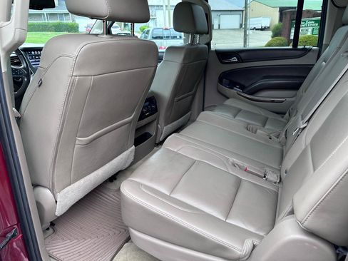 Used 2016 Chevrolet Suburban LT RWD image 16
