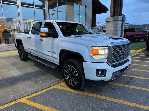 Used 2017 GMC Sierra 2500 Denali w/ Duramax Plus Package image 3