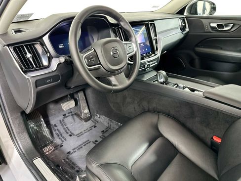 Used 2025 Volvo S60 B5 Core image 9