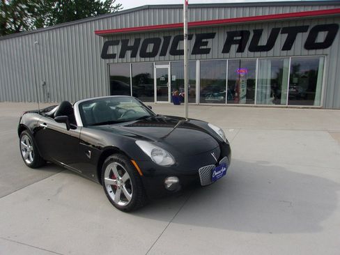 Used 2007 Pontiac Solstice Convertible w/ Premium Package RWD image 2
