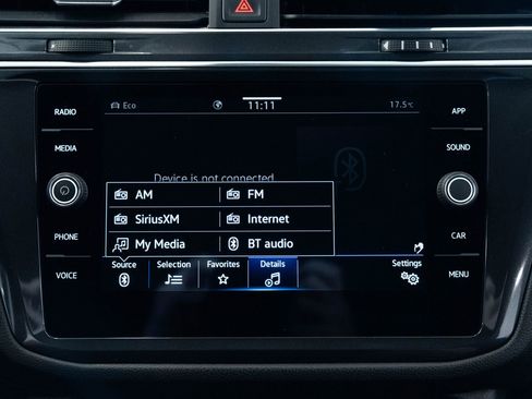 Used 2023 Volkswagen Tiguan SE image 15