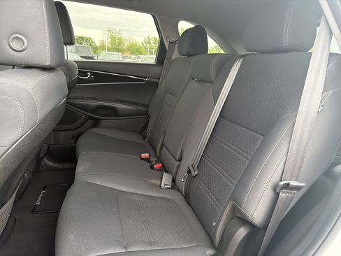 Used 2019 Kia Sorento AWD V6 image 13